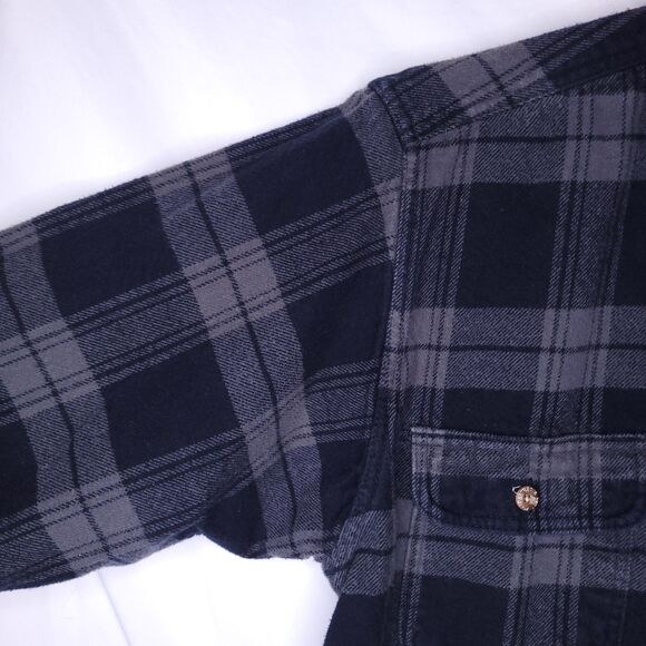 Field & Stream Flannel Shirt Mens Medium Plaid Navy Outdoor Heavyweight - Picture 3 of 9